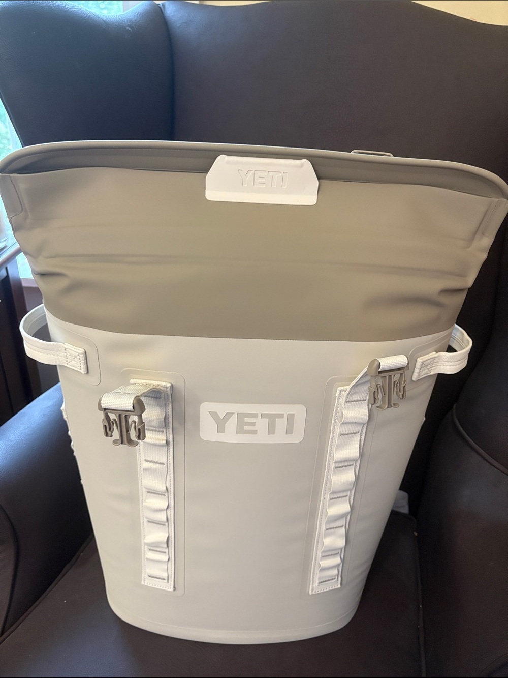 Yeti White and Tan Men's Waterproof Roll-Top Backpack Cooler Size M-20